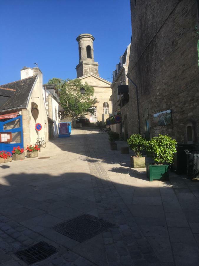 קונקרנו Votre Mini Maison En Plein Coeur Du Centre Ville -Terrasse - Et Parking Prive Sur Place Clos - Draps Et Menage Inclus מראה חיצוני תמונה