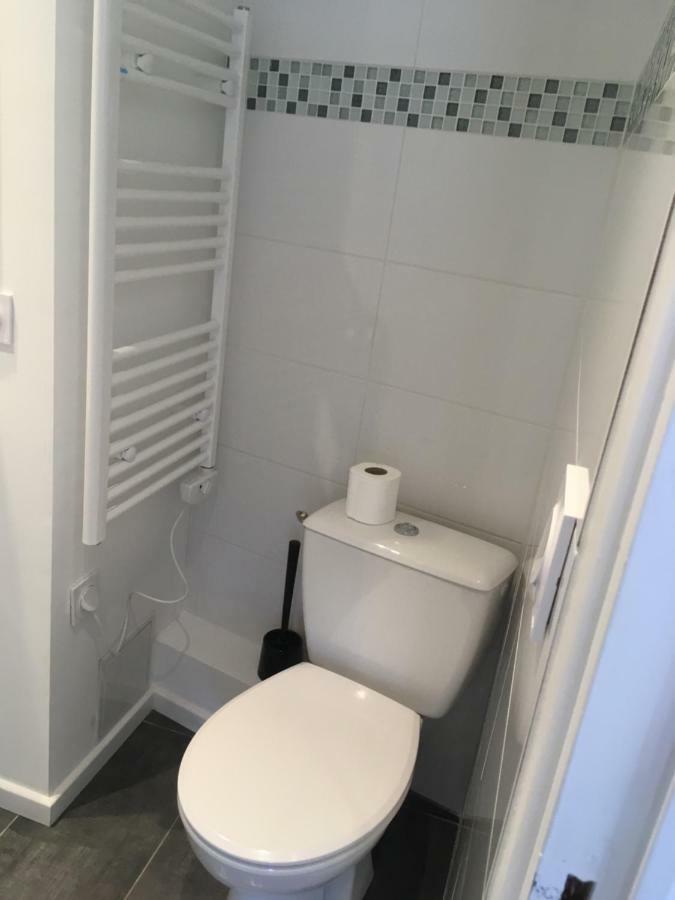 קונקרנו Votre Mini Maison En Plein Coeur Du Centre Ville -Terrasse - Et Parking Prive Sur Place Clos - Draps Et Menage Inclus מראה חיצוני תמונה
